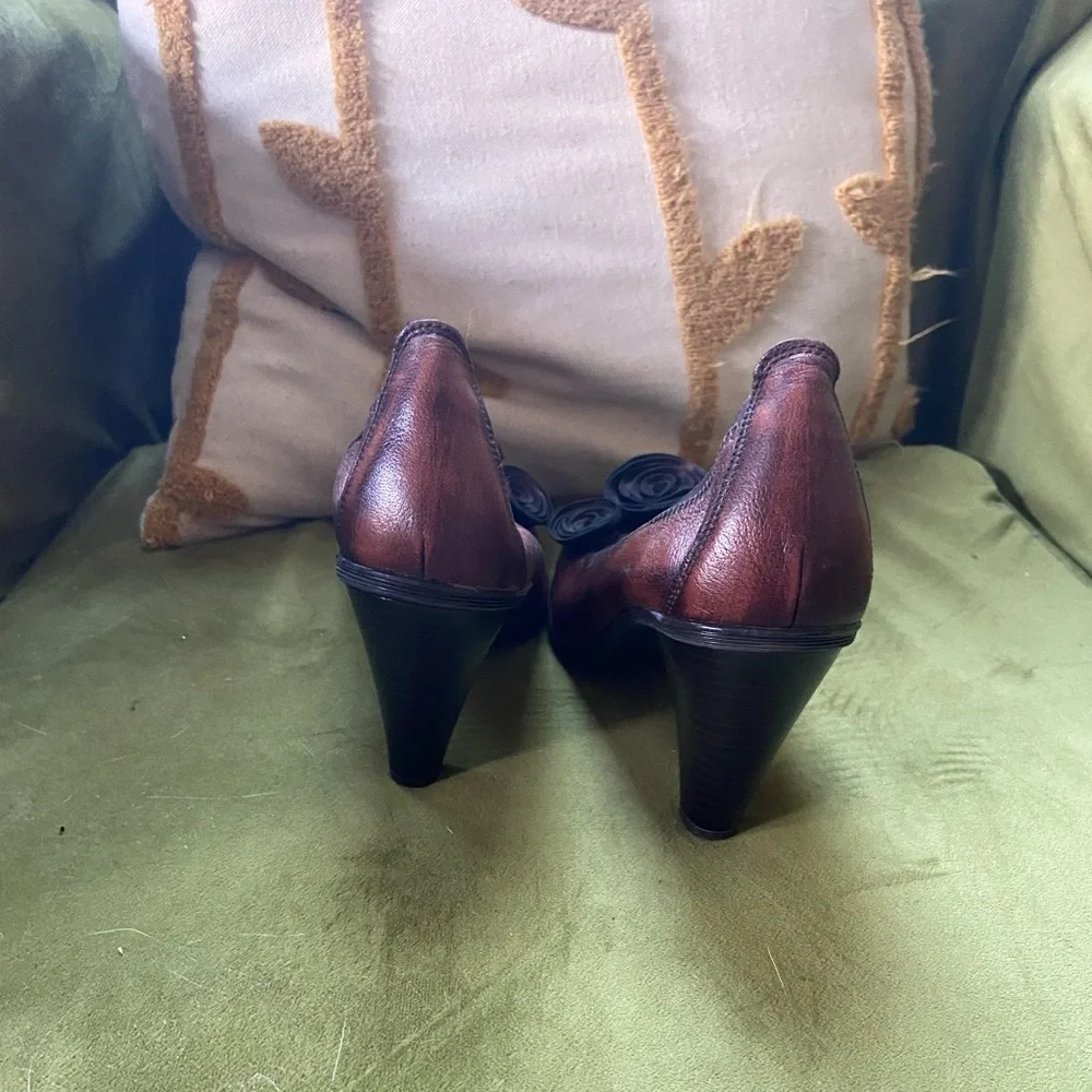 Hispanitas genuine chocolate brown buttery leather heels